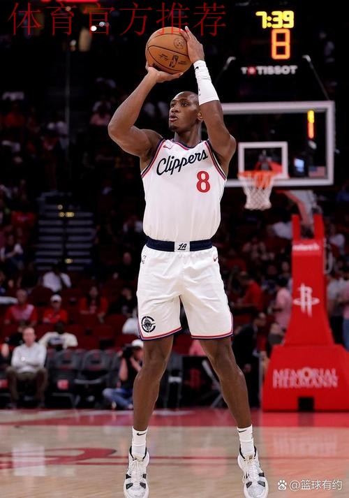 邓恩半场5投3中、三分2中1得到9分1篮板3助攻